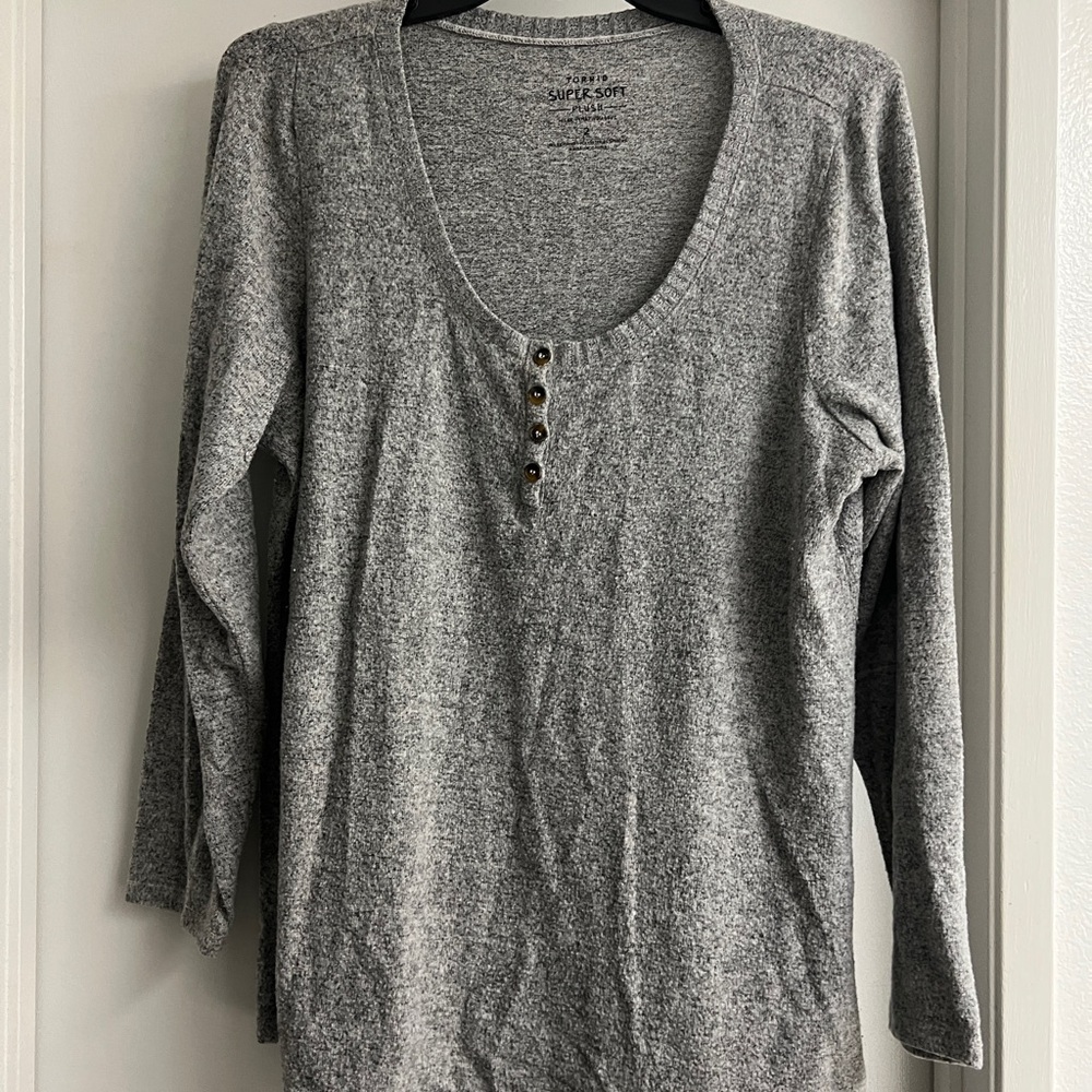 Torrid Gray Fitted 3/4 Sleeve Buttoned Top